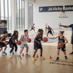 découvrez le fonctionnement du centre de formation de la ja vichy basket, ses missions, son organisation et comment il prépare les jeunes talents au haut niveau.