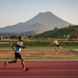 découvrez les disciplines d’athlétisme à pratiquer en auvergne : course, saut, lancer et marche, pour trouver l’activité qui vous correspond.